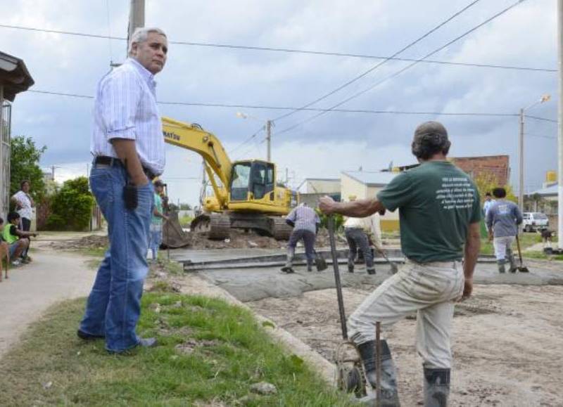 Retenciones financieras del Gobierno frena pago de sueldos y paraliza de obras en la Capital