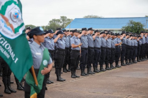 Valdés encabezó el acto de Promoción de cabos destacando el comienzo de "una nueva etapa más fortalecida de la Policía"