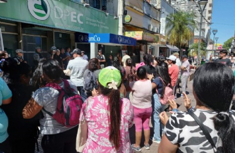 Movilización de usuarios y comerciantes contra la suba de la energía