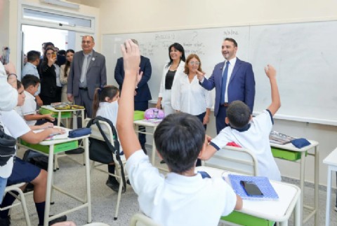 Valdés reafirmó su compromiso con el futuro y la educación en la inauguración de la escuela “Juan Domingo Perón”