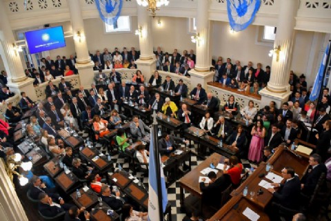 Asamblea legislativa: Valdés dijo que "no impulsará una reforma constitucional" que posibilite su tercer mandato