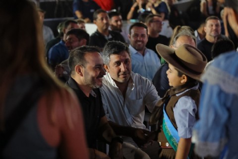 El gobernador Juan Pablo Valdés asistió al Festival Nacional del Auténtico Chamamé Tradicional