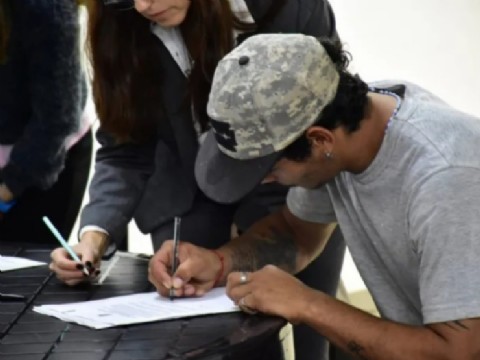 Un grupo de carreros firmó convenio con la ciudad capital para el rescate de caballos y su reconversión laboral