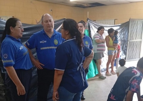 Salud Pública desplegó operativos sanitarios en centros de evacuados de San Luis del Palmar