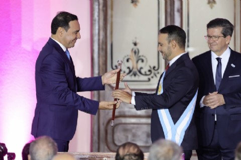 Juan Pablo Valdés juró como nuevo gobernador instando a "seguir transformando Corrientes"