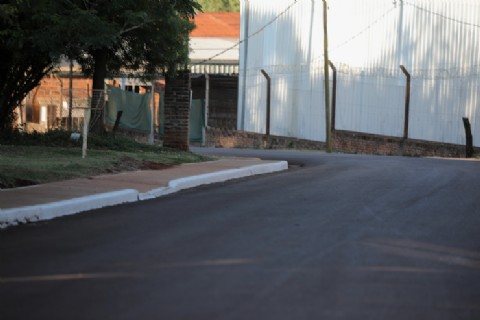 Con una importante inversión, Valdés inauguró pavimento y alumbrado público para Liebig