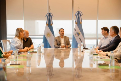 Valdés recibió a representantes de FECORR para analizar la situación del comercio y la industria