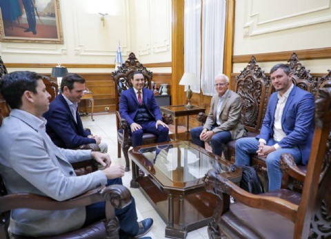Valdés recibió a empresarios multinacionales para fortalecer la industrialización y producción provincial