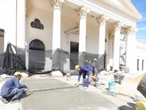 La Provincia restaura integralmente la fechada de la Catedral