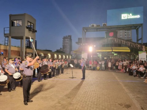 El Gobierno de Corrientes inició con una retreta chamamecera en La Unidad