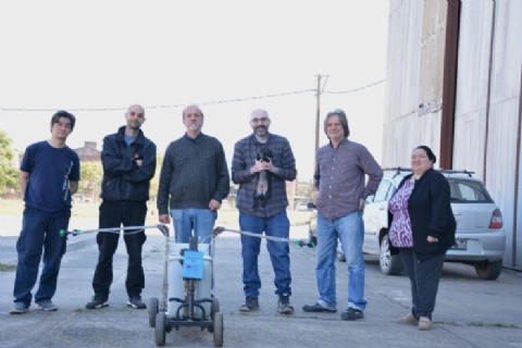 Ingenieros diseñan un robot para riego selectivo prometedor para pequeños productores de la región