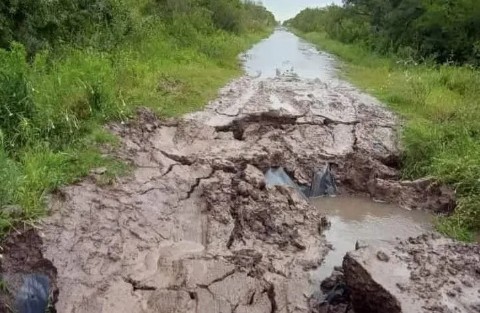 Las fuertes lluvias provocaron el colapso de una ruta en Pueblo Libertador