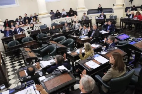 Aprueban ley de aportes voluntarios al IOSAP y repudian violencia política en sesión clave