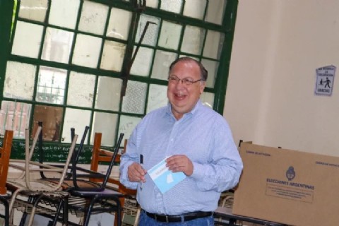 #Elecciones2025: votó el candidato de Vamos Corrientes, Carlos Hernández