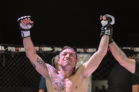 Ariel Ibarra retuvo su título con un contundente nocaut en vibrante show de combates: derrotó a "El Demonio" Guerra