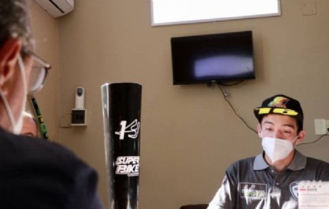 Jorge Terrile recibió al joven motociclista Emanuel Aguilar