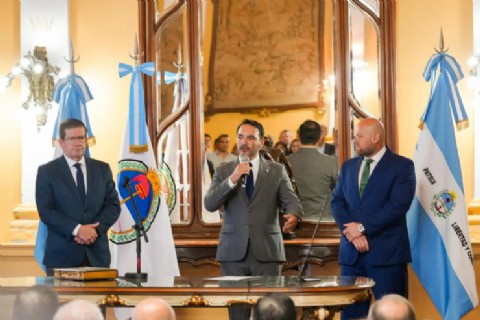 Valdés puso en funciones al nuevo ministro de Hacienda y Finanzas de la Provincia