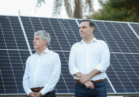 Valdés inauguró la primera etapa de la Central Fotovoltaica del Campus "Deodoro Roca" de la UNNE