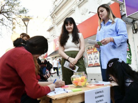 El Gobierno provincial concientizó sobre Salud Mental en la plaza Vera