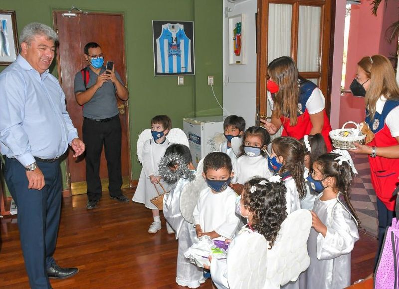"Ángeles Somos": niños del barrio Santa Teresita visitaron Casa de Gobierno