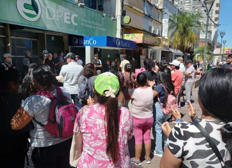 Movilización de usuarios y comerciantes contra la suba de la energía