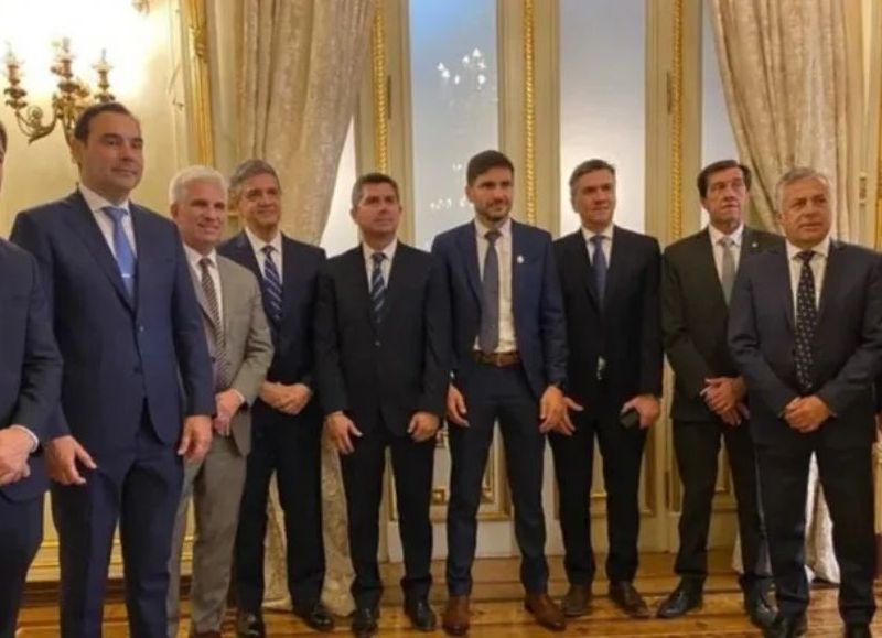 Cónclave presidencial: Valdés destacó que se abrió "un canal de trabajo y diálogo" con Milei