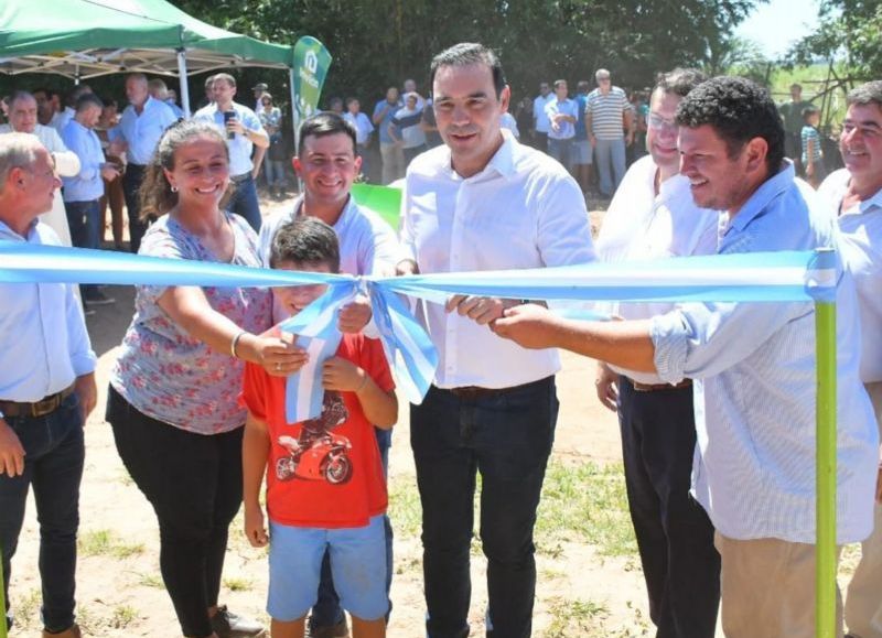 Valdés entregó  viviendas en Pando, habilitó ripio y anunció más obras