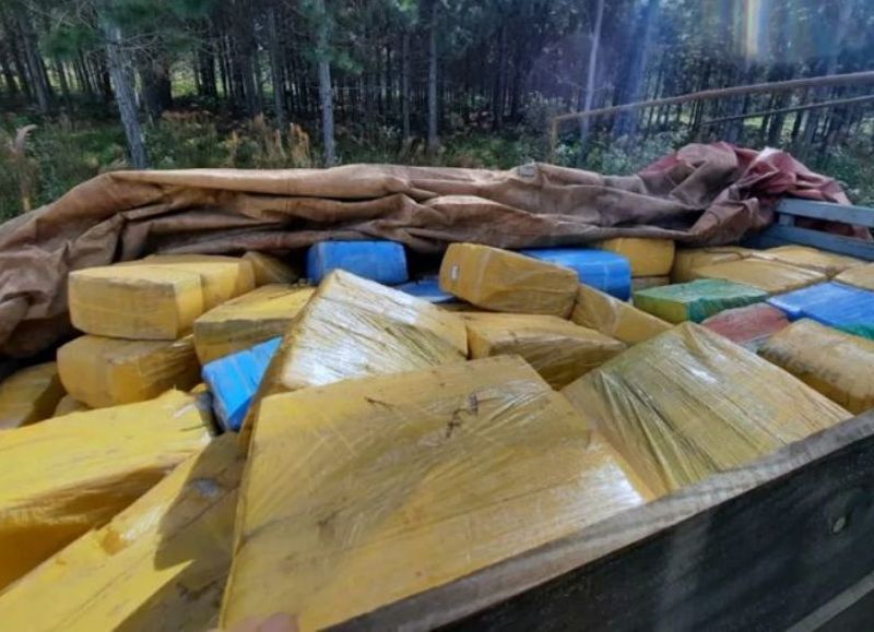La Prefectura Naval Argentina interceptó un cargamento de más de cinco toneladas de marihuana