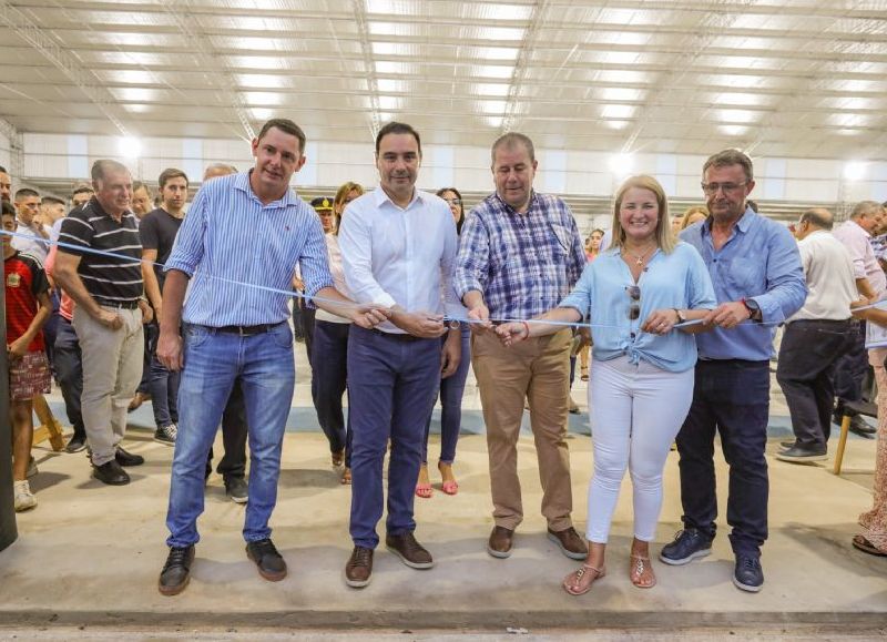 Gustavo Valdés inauguró un Club municipal en Alvear