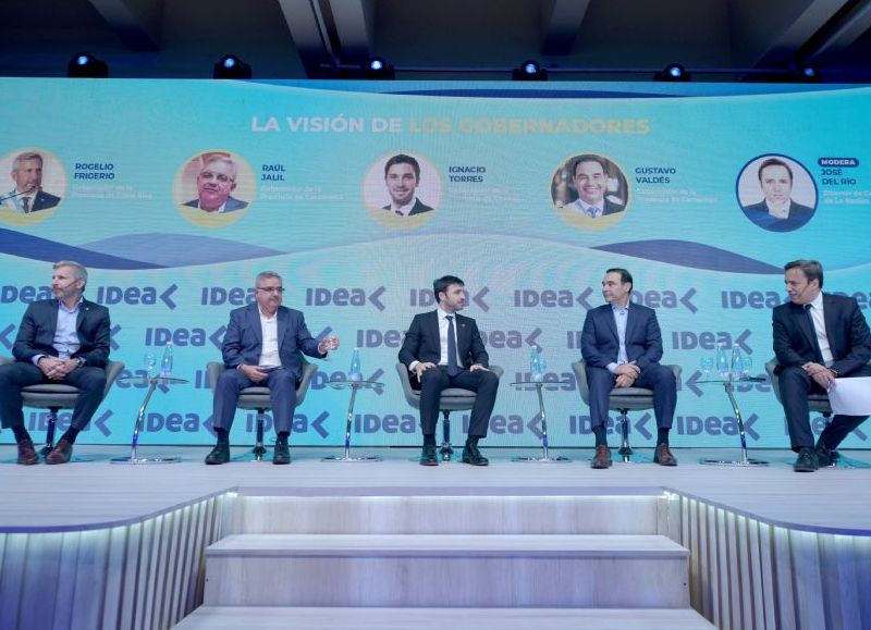 Valdés participó junto a otros gobernadores del 60° Coloquio de IDEA