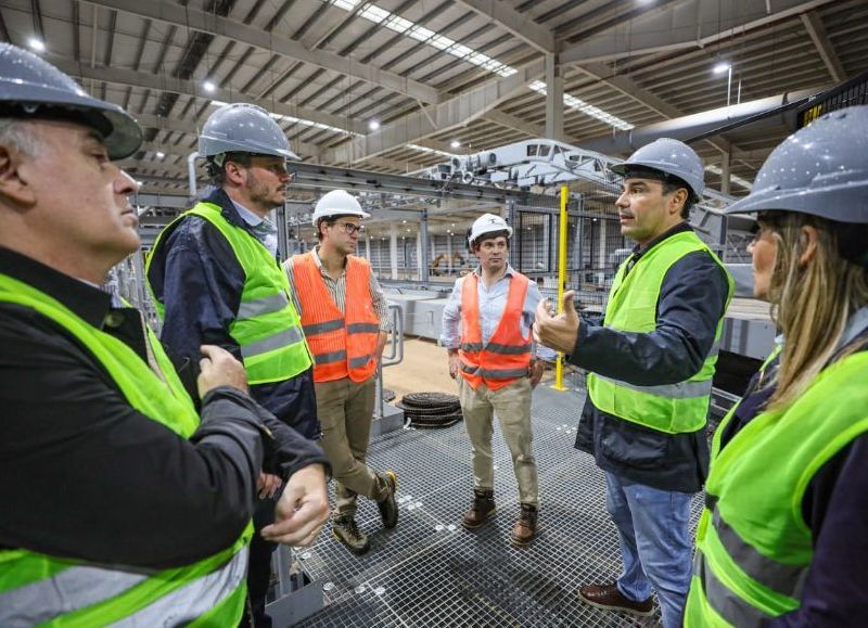 Valdés destacó la actividad exportadora del aserradero más grande del país