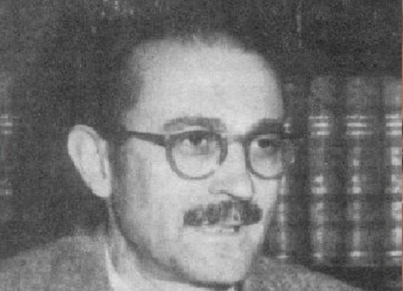 Descubrimiento de baldosa en homenaje a Silvio Frondizi