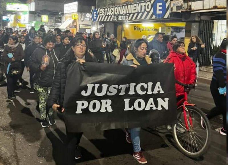 Multitudinaria marcha de antorchas en Corrientes por la aparición de Loan