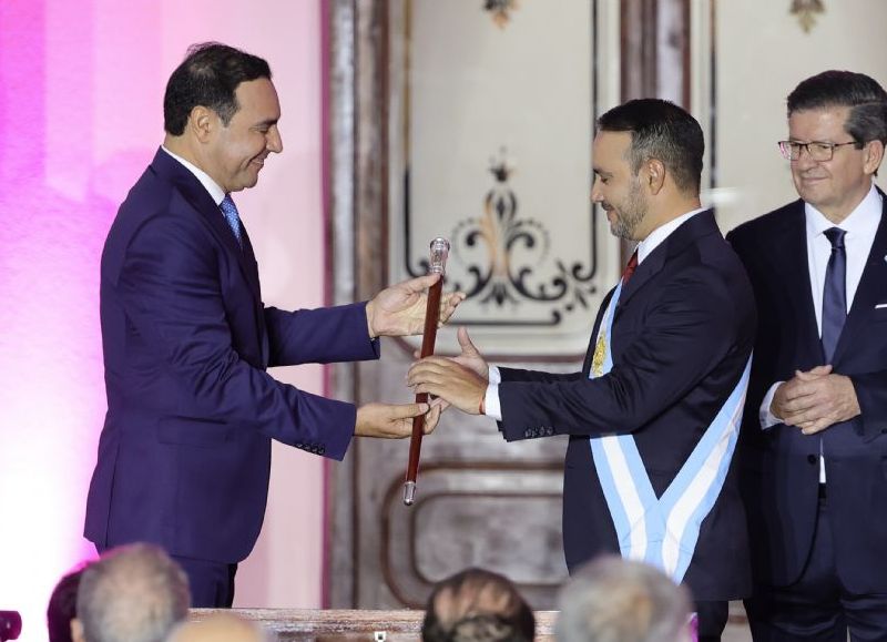 Juan Pablo Valdés juró como nuevo gobernador instando a "seguir transformando Corrientes"