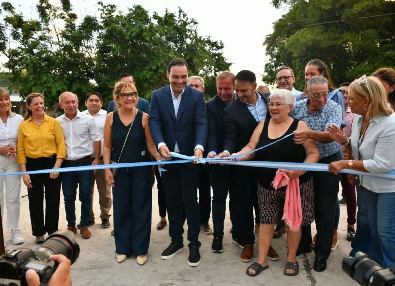 "Es una obra de justicia", remarcó Valdés al inaugurar 28 cuadras de asfalto en Ituzaingó