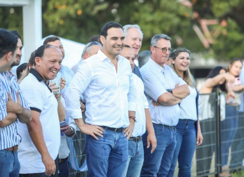 Valdés inauguró una pileta semiolímpica en Itatí y anunció obras para la localidad