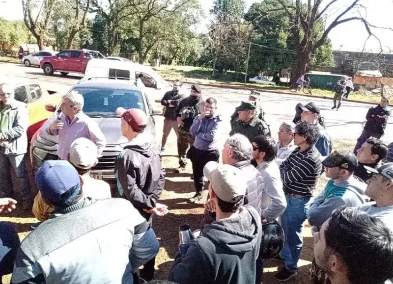 Forestal Tapebicuá frenó su producción en Virasoro y crece la tensión de más de 500 trabajadores