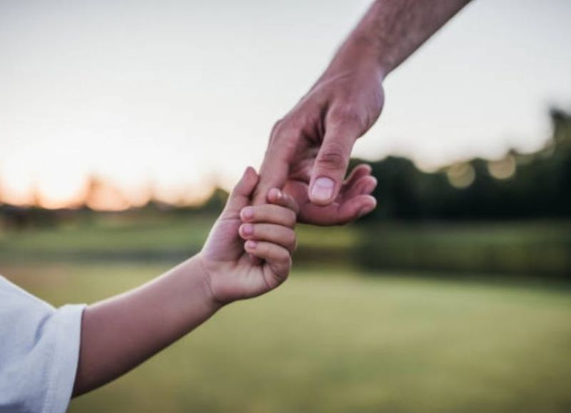 Convocan a familias que quieran adoptar a un niño de 8 años