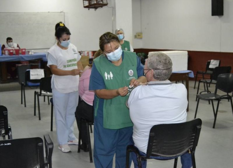 Ante la gravedad y mortalidad registrada por coronavirus amplían la vacunación en la provincia