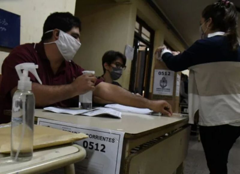 Más del 65 por ciento del padrón emitió su voto