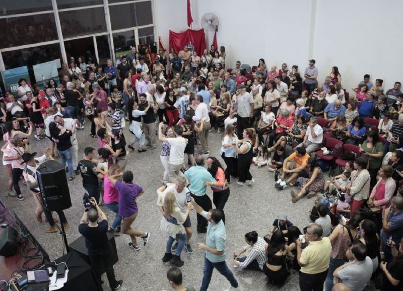 Unas 500 personas celebraron "La Noche de las Casas de Provincias"