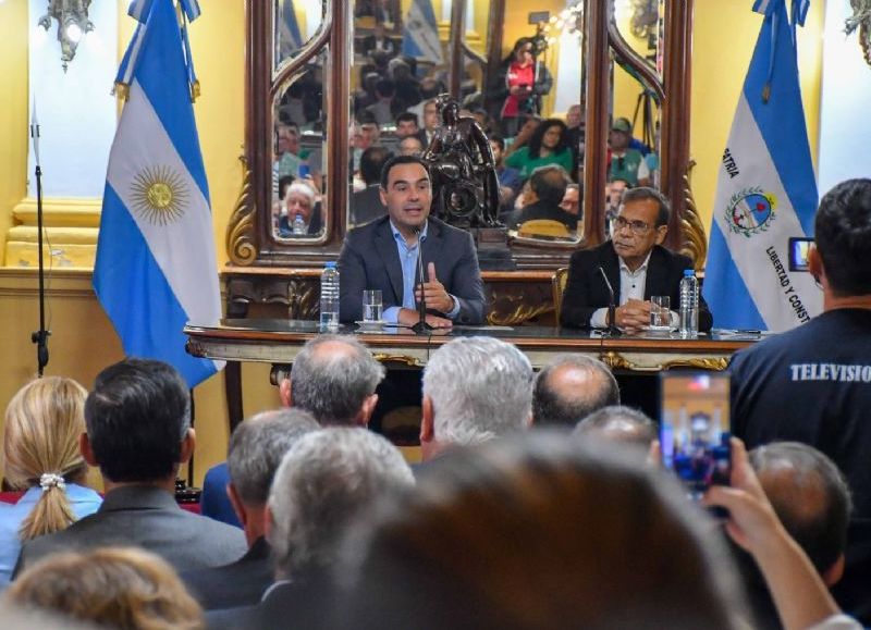 Valdés presentó la Campaña de Vacunación contra el Dengue en la provincia