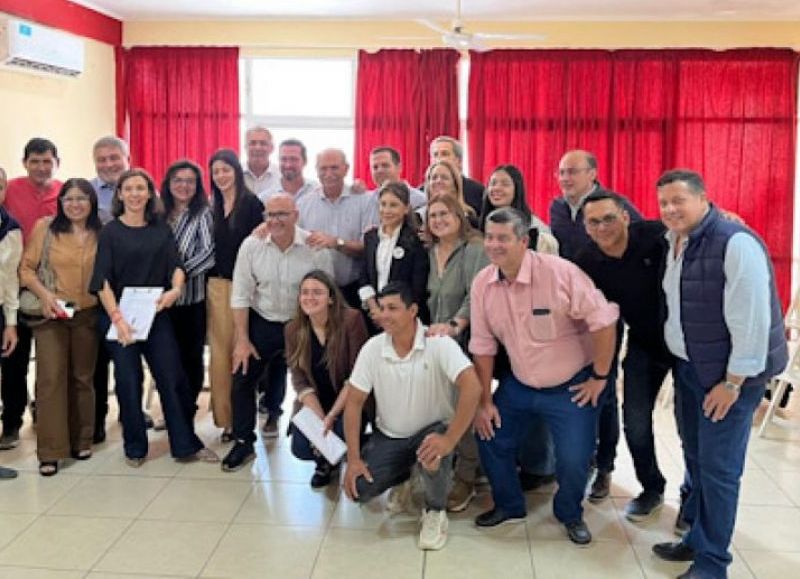 Intendentes y funcionarios de ELI formalizaron su renuncia a la fuerza partidaria