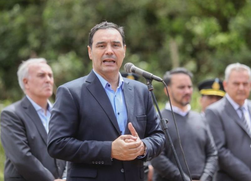 El presupuesto provincial 2024 se verá afectado en unos 30 mil millones de pesos, advirtió el gobernador Valdés