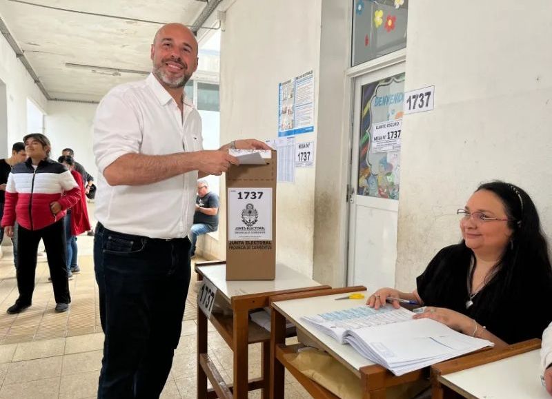 Votó Martin Ascúa y dijo que “es un día para cambiar la historia de Corrientes”