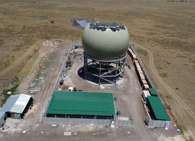 Etapa final de la obra de la Estación Radar aéreo que se construye en Mercedes