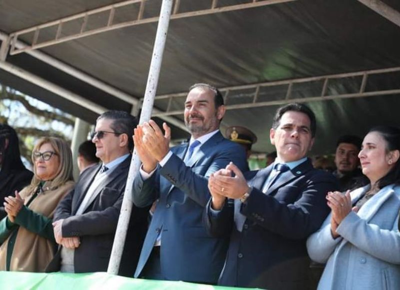 Santa Rosa: Valdés firmó convenios de obras y entregó subsidios