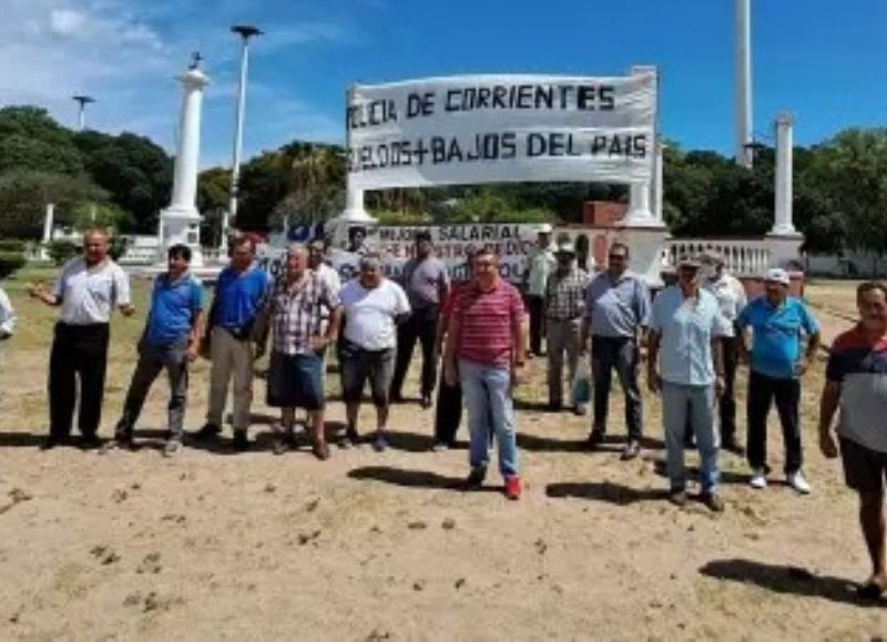 Acampe de policías y penitenciarios en reclamo de un 35 por ciento de aumento salarial