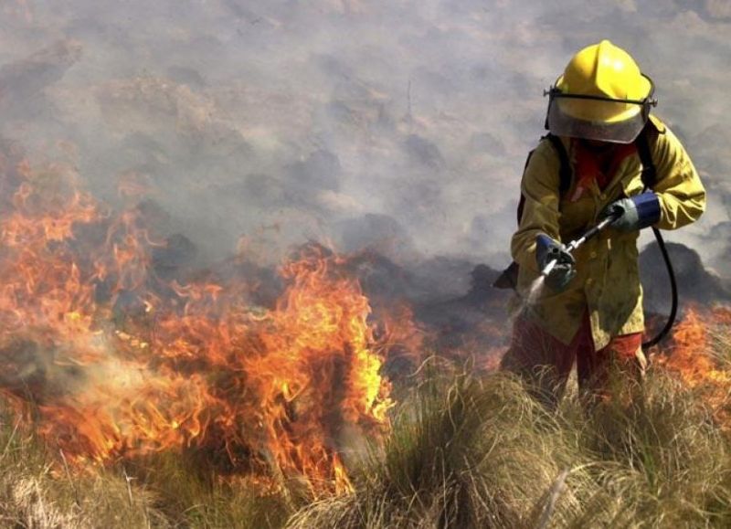 Aún nada terminó: siguen activos 5 focos de incendios en la Provincia