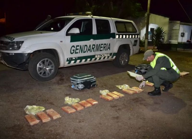 Gendarmería aprehendió a dos personas que transportaban más de 24 kilos de marihuana en Santo Tomé